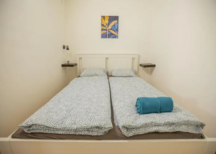 2 Bedroom Flat In The Dob Street, Venus 아파트