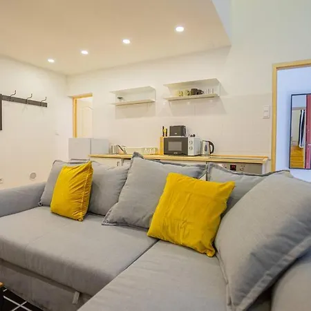 2 Bedroom Flat In The Dob Street, Venus *