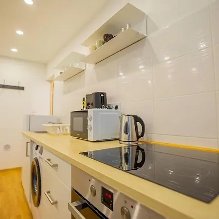 2 Bedroom Flat In The Dob Street, Venus